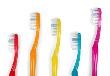 Yeni renkli diş fırçaları cam yakın çekim görüntülemek