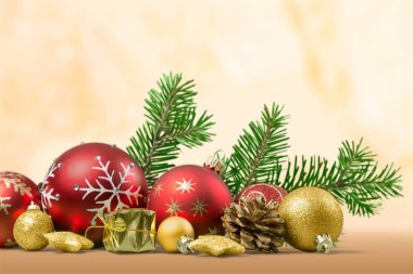 X-Mas dekorasyon top kırmızı arka plan tatil köknar