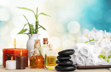 Banyo havlusu ve kaplıca tedavisi arka plan üzerinde