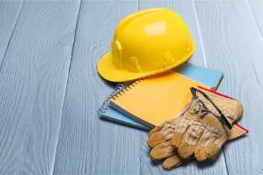 Emanet inşaat işçisi el kitabı koruyucu eldiven koruyucu gözlük kitap