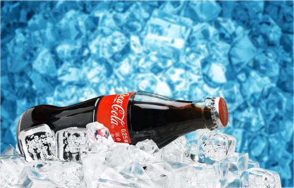 Coca Cola blik geïsoleerd — Stockfoto