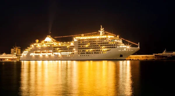 Cruise Ship at Night — Stock Photo, Image