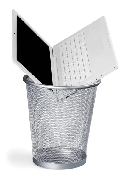 Computador Portátil Lixo Quebrado Lata Lixo Metal Isolado — Fotografia de Stock