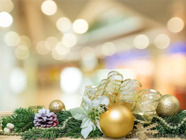 Glanzende Decoratieve Kerstballen Naaldboom — Stockfoto