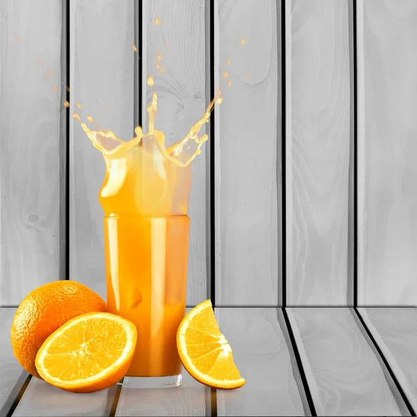 Nahaufnahme Von Frischem Leckeren Orangensaft Glas Auf Dem Tisch — Stockfoto