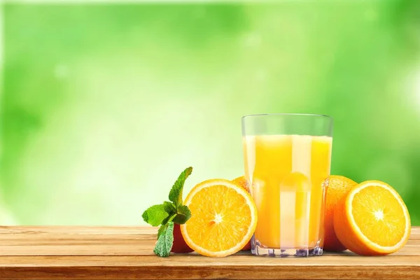 Närbild Färsk God Apelsinjuice Glas Bordet — Stockfoto