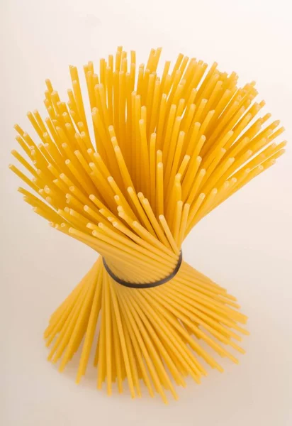 Espaguete Italiano Alimentos Secos Carboidratos Espaguete Alimentos Secos Isolados Secos — Fotografia de Stock
