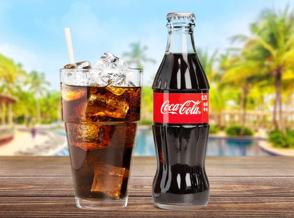 Coca Cola blik geïsoleerd — Stockfoto