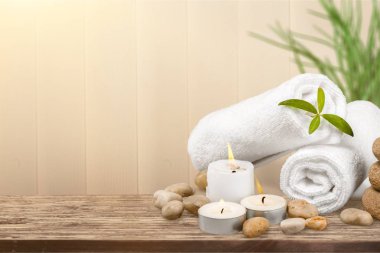 Ahşap masada güzel bir spa kompozisyonu