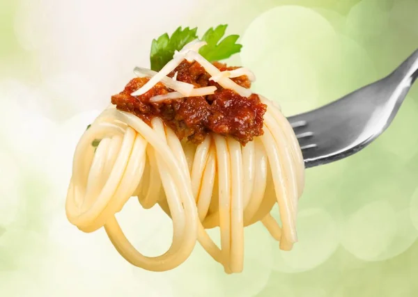 Espaguetis Pasta Sobre Tenedor Sobre Fondo Claro —  Fotos de Stock