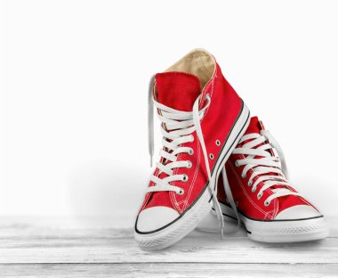 Kırmızı sakız ayakkabı, yakından görmek 