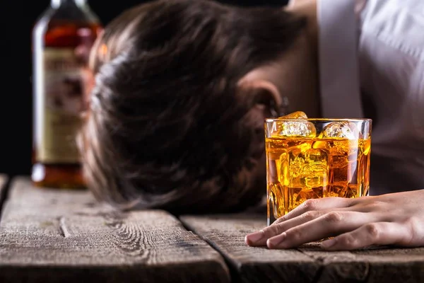 Alkohol Whisky Üveg Függőség Liquor Emberek — Stock Fotó
