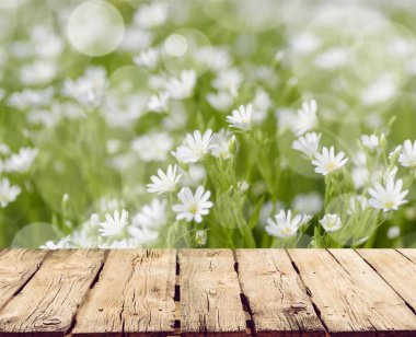 Arka plan bulanık boş ahşap yüzeyde