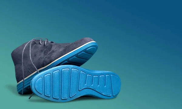 Mavi Arka Plan Üzerinde Şık Ayakkabı — Stok fotoğraf