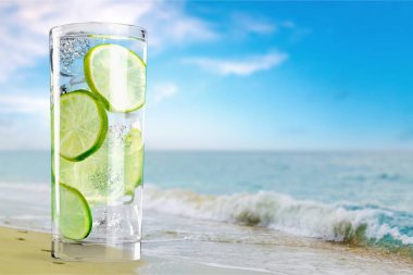 Buz çay limonata çay içme suyu içerken