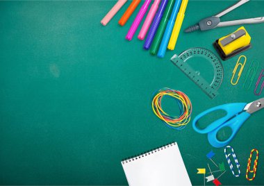 Boş geçmiş okul kırtasiye kompozisyonu