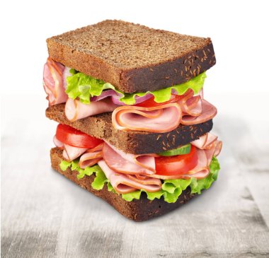 Jambon ve domates ile taze lezzetli sandviç