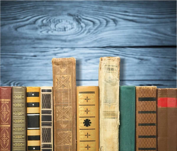 Ősi Könyvek Sorában Fából Készült Háttér — Stock Fotó