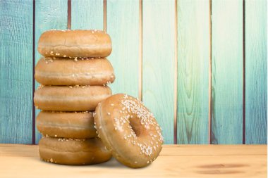 Tahta masada lezzetli çörekler. 