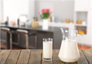 Süt bahar çimen güneş inek açık portre