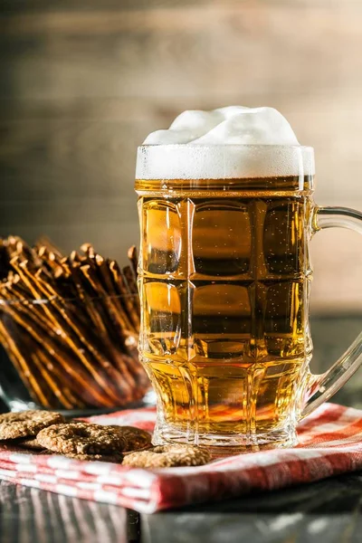 Mug Cold Beer Wooden Table — Stock Photo, Image