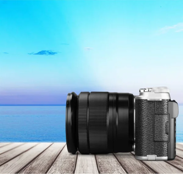 Schwarze Professionelle Kamera Isoliert Auf Dem Hintergrund — Stockfoto