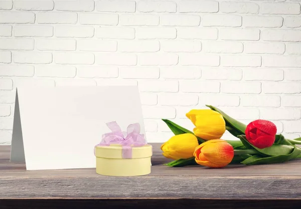 Tavaszi Virágok Nap Tulipán Lapos Womans Ajándék Táblázat — Stock Fotó