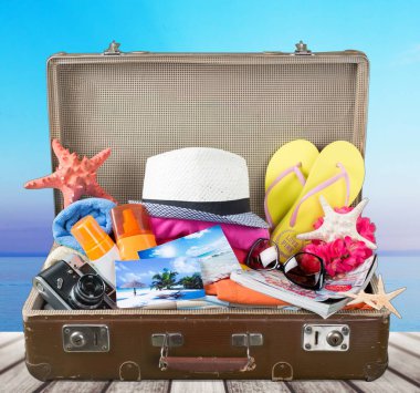 Retro çanta giysileri ile. Seyahat ve tatil