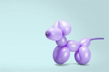 Köpek şeklinde pembe balon