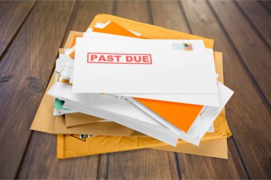 Gecikmiş fatura içeren zarflar