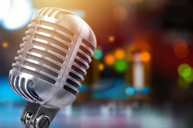 Arka plan üzerinde retro tarzı mikrofon