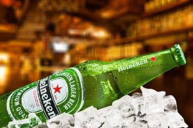 Arkaplanda Heineken Birası