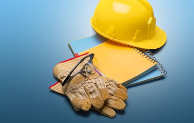 ekipman ile sarı kask