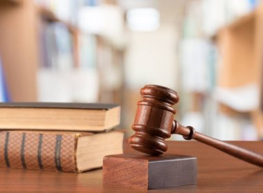 Kitap ve tahta Tokmak, adalet kavramı 