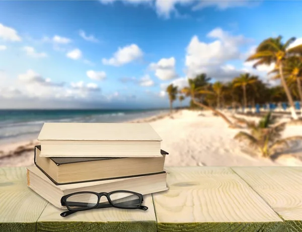Stapel Bücher Und Brillen Bildung Und Lernhintergrund — Stockfoto
