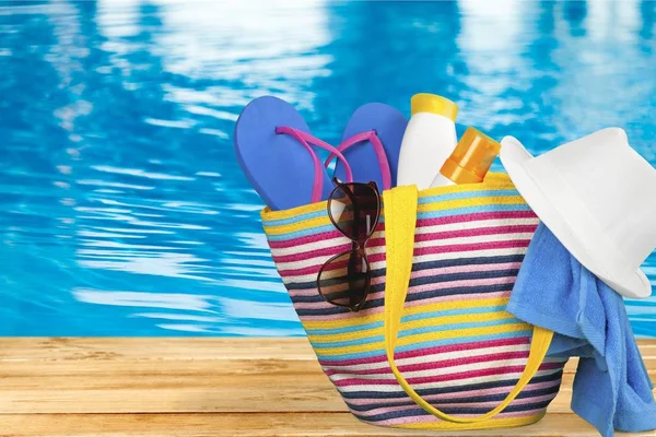 Strandtas Met Strand Accessoires Zomer Vakantie Concept — Stockfoto