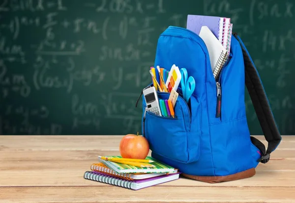 Mochila Escolar Con Papelería Vuelta Fondo Escolar —  Fotos de Stock