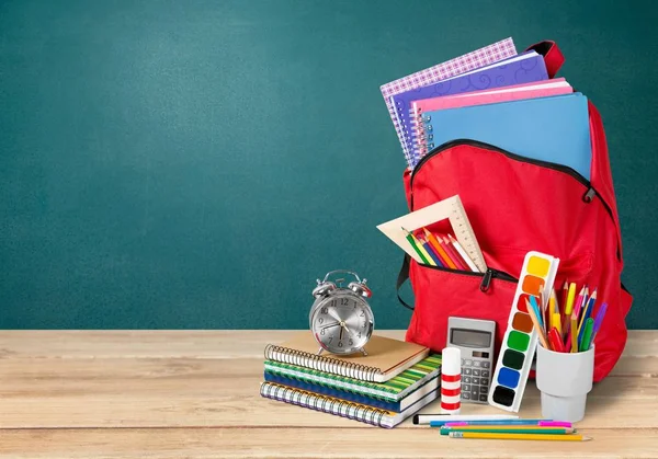 Schulrucksack Mit Schreibwaren Zurück Zum Schulhintergrund — Stockfoto