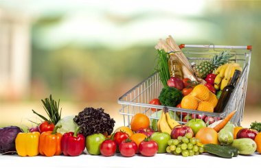 alışveriş sepeti ile taze sebze, sağlıklı gıda 