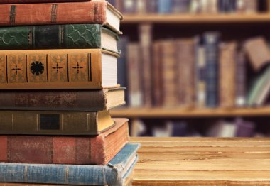 Arka plan üzerinde vintage kitap yığını 