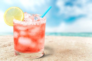 Arka plan üzerinde izole kırmızı kokteyl