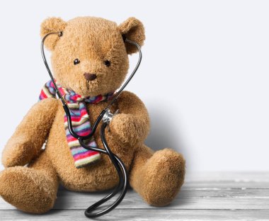 oyuncak ayı ve stetoskop