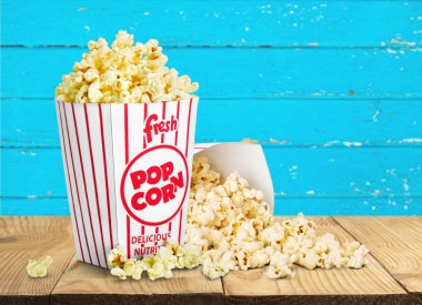 Patlamış mısır yemek kutusunda açık renkli