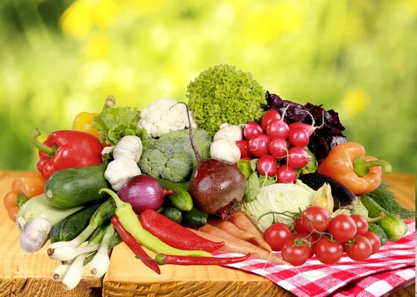 Купа Різноманітних Свіжих Овочів Дерев Яному Столі Здорова Їжа — стокове фото