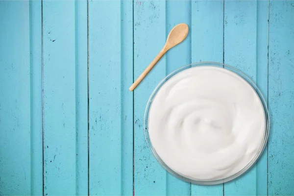 Crema Yogurt Ciotola Sul Tavolo Legno — Foto Stock
