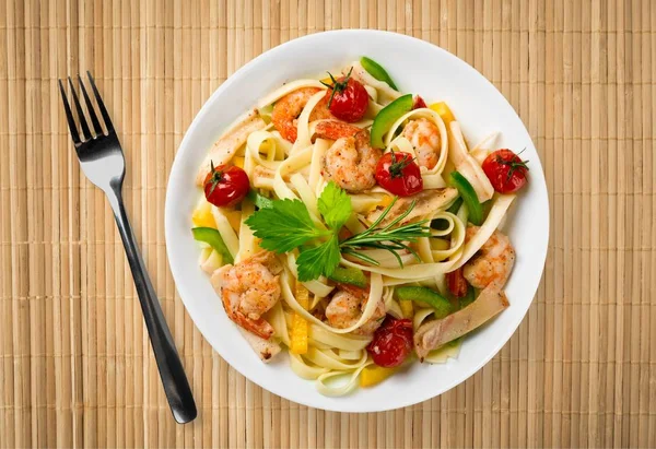 Delicious Italian Pasta Shrimps Tomatoes White Plate — Stock Photo, Image