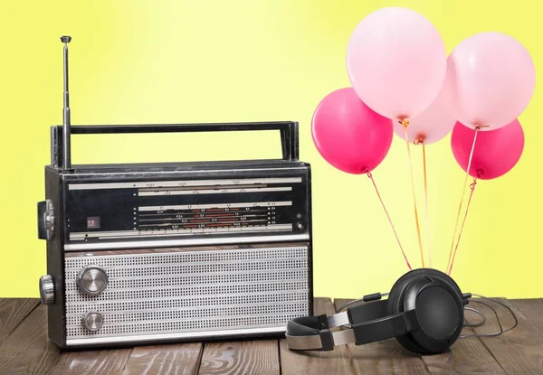 Ρετρό Στυλ Ραδιόφωνο Μπαλόνια Και Ακουστικά — Φωτογραφία Αρχείου