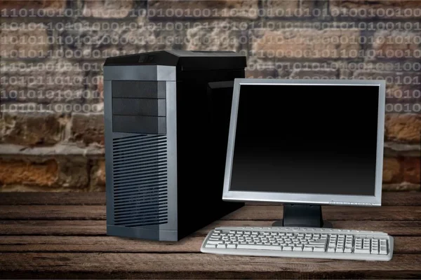 Desktop Computer Mit Tastatur Und Computergehäuse Auf Holztisch — Stockfoto