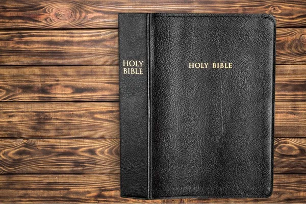 Bible Svatá Kniha Dřevěný Stůl — Stock fotografie