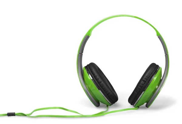 白い背景の上の緑色のヘッドフォン — ストック写真